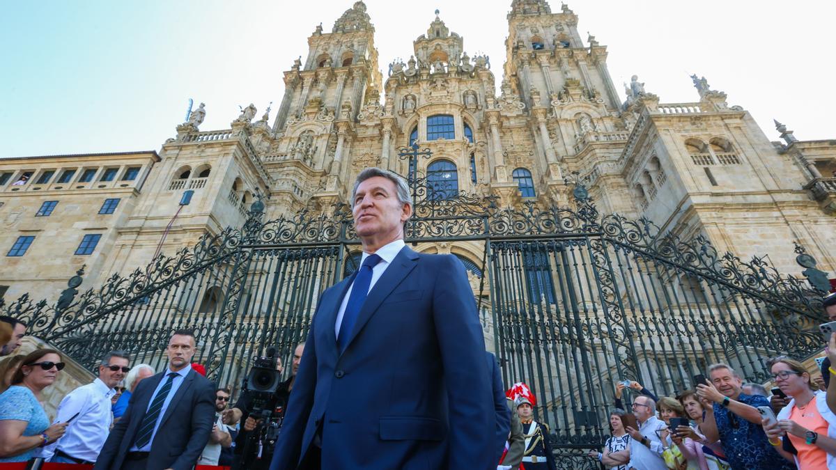 Alberto Núñez Feijóo asiste a la ofrenda al Apóstol que se celebra cada 25 de julio desde que fue instaurada por Felipe IV en 1643.