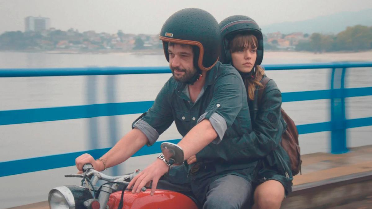 ELASTICA FILMS JABOIS Una imagen a  la fuga de dos de  los protagonistas  de Romería  encarnados por  Alberto Gracia y  Llúcia García.