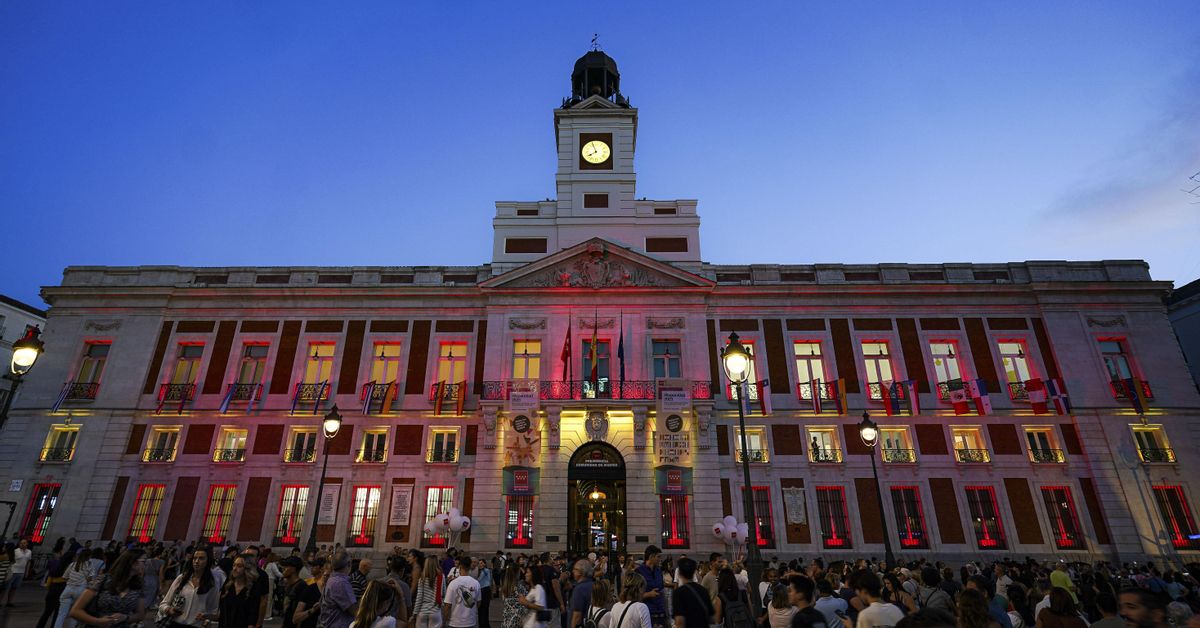 El Constitucional suspende la exclusión de la Real Casa de Correos como ...