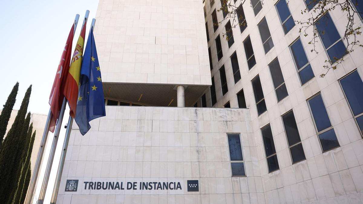 Acceso al Tribunal de Instancia de Madrid, anteriormente conocido como los juzgados de plaza de Castilla.