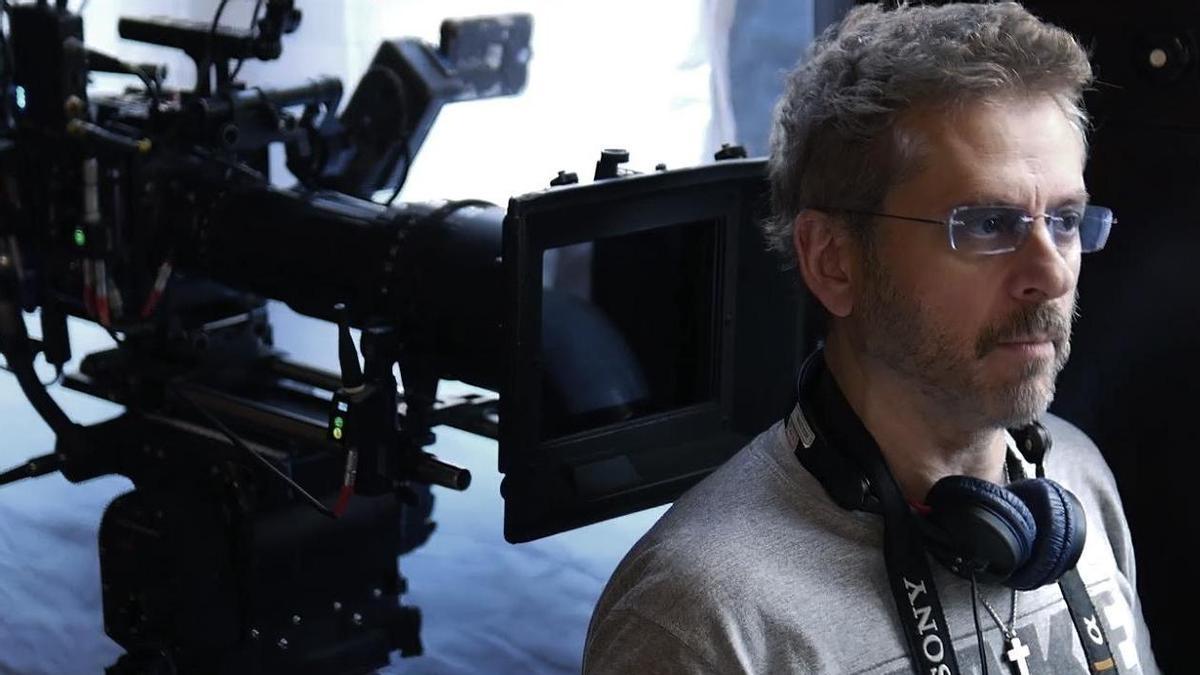 El cineasta Juanma Bajo Ulloa en el rodaje de 'El mal'.