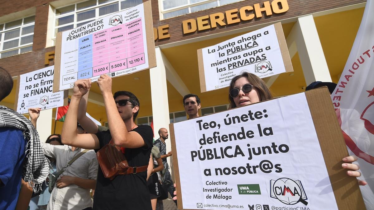 Concentración de protesta durante el acto de inauguración del curso universitario de la Universidad de Málaga en septiembre de 2025.