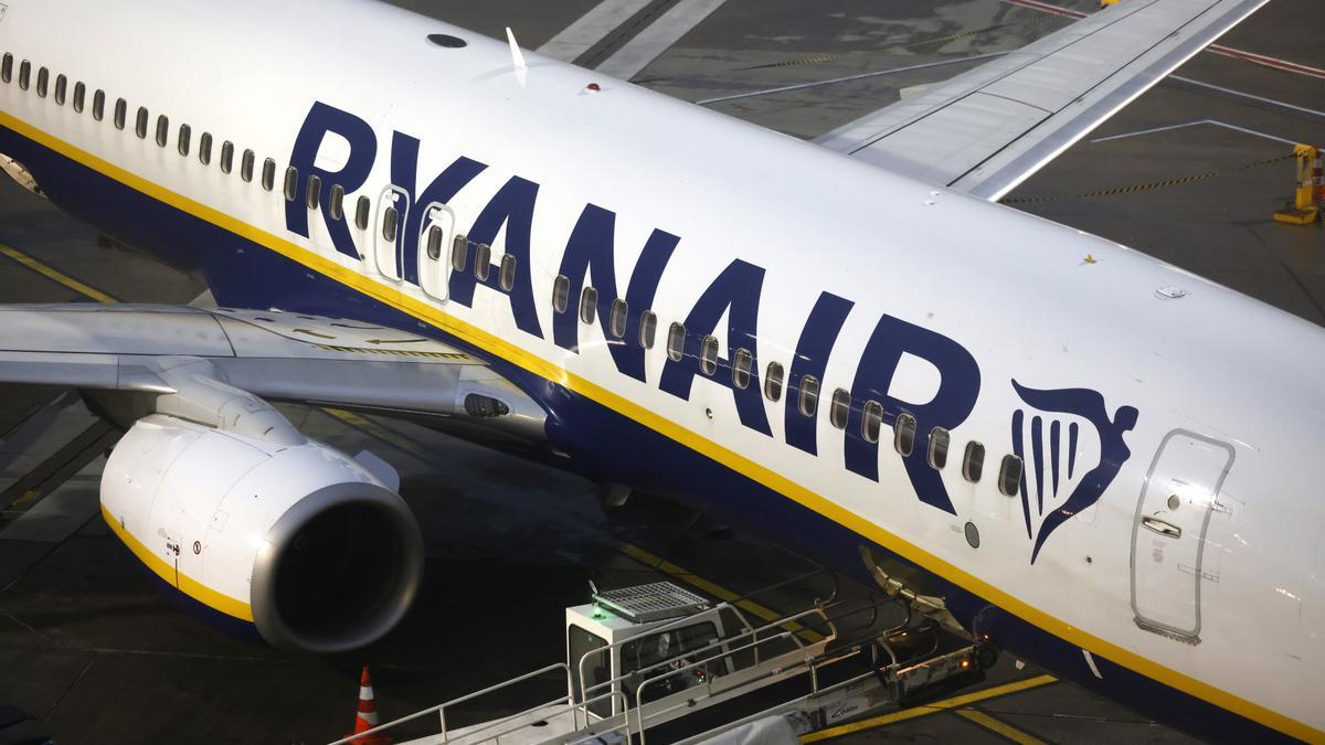 La Justicia suspende la sanción de Consumo a Ryanair por cobrar el equipaje de mano
