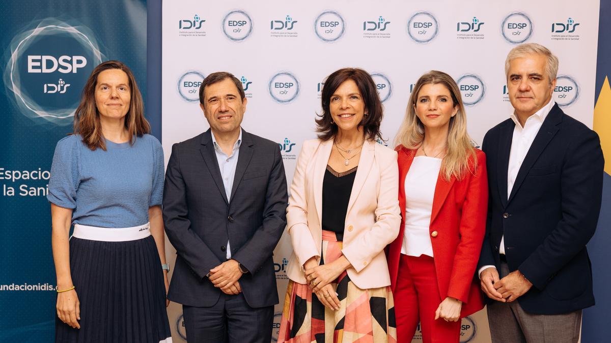 Ruth del Campo (Ministerio para la Transformación Digital), Juan F. Muñoz (Ministerio de Sanidad), Marta Villanueva (Fundación IDIS), Luisa Bautista (Accenture) y Patxi Amutio (Fundación IDIS)