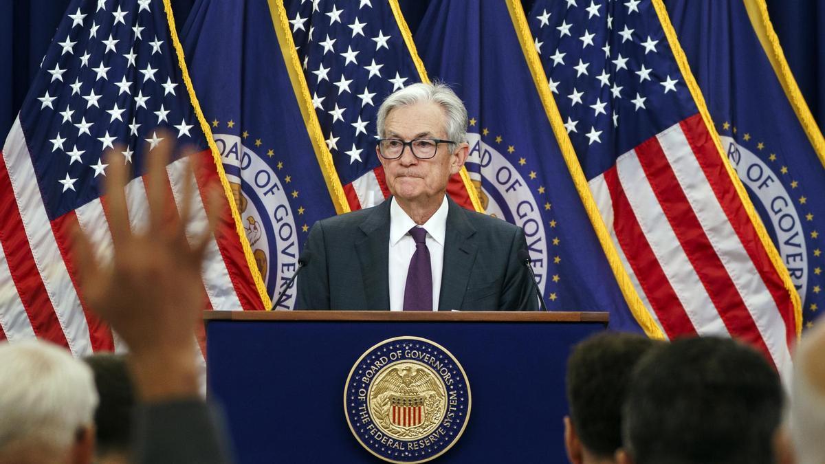 El presidente de la Reserva Federal de EEUU, Jerome Powell, habla durante una conferencia de prensa.