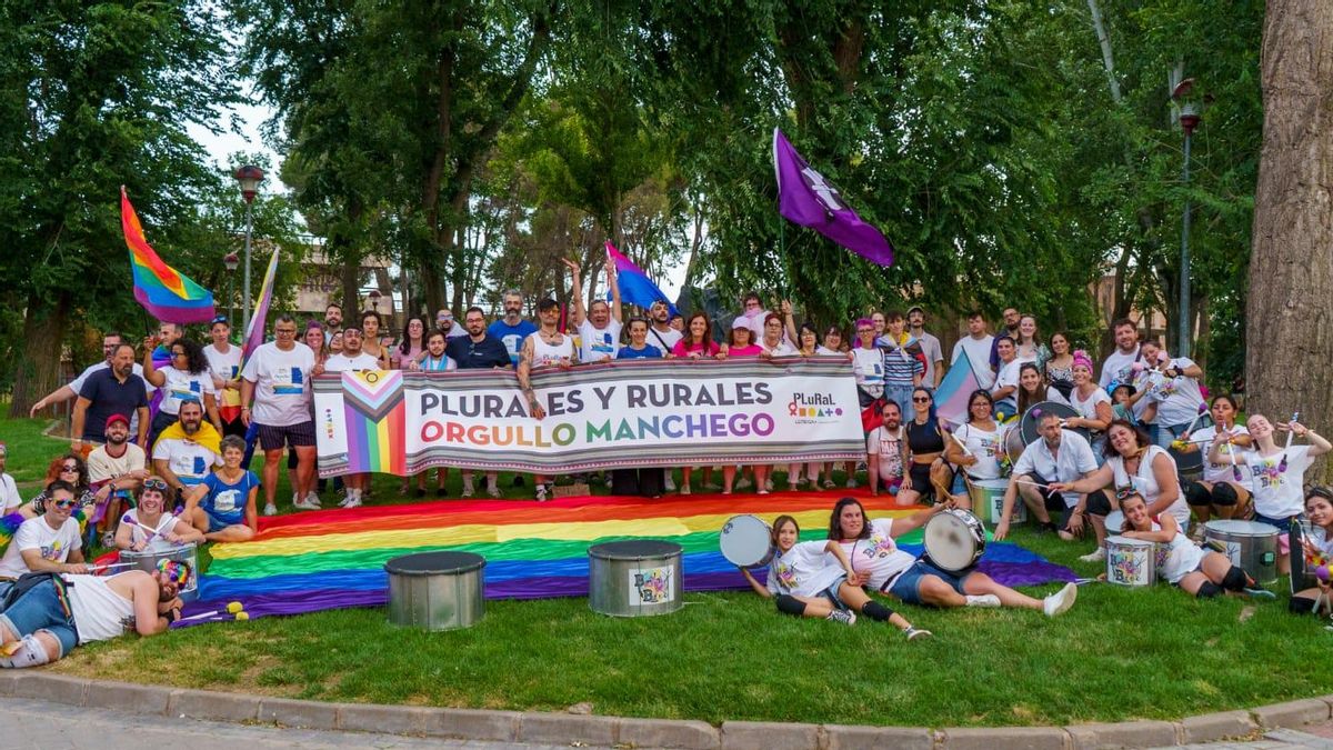 Manifestación LGTBIQ+ en Alcázar de San Juan (Ciudad Real).