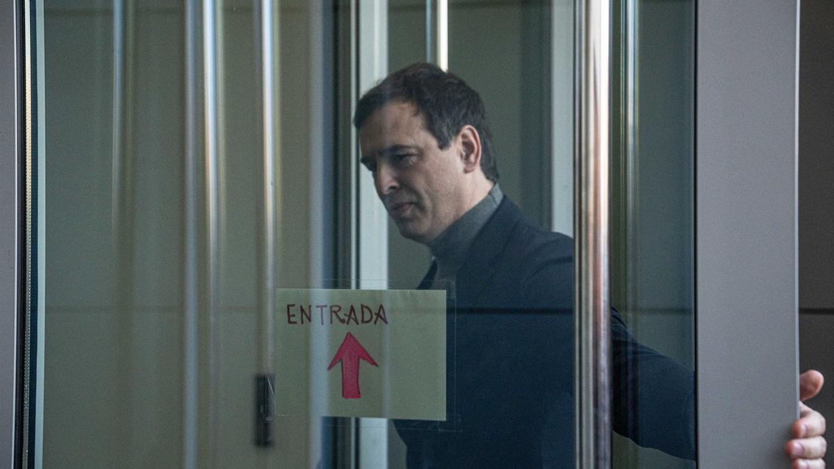 El hermano de Pedro Sánchez, David Sánchez, a su llegada a declarar en calidad de investigado en el Juzgado de Instrucción número 3 de Badajoz, a 25 de abril de 2025, en Badajoz, Extremadura (España).