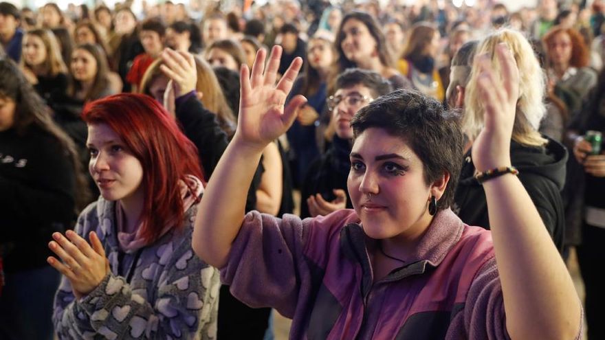 Mujeres en apoyo de la huelga feminista del próximo 8 de marzo.