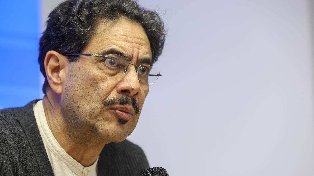 El candidato presidencial colombiano del Pacto Histórico Iván Cepeda ofrece una rueda de prensa este miércoles en Madrid, para hablar del riesgo de injerencias estadounidenses en las próximas elecciones colombianas y de las consecuencias de la reciente operación militar en Venezuela.