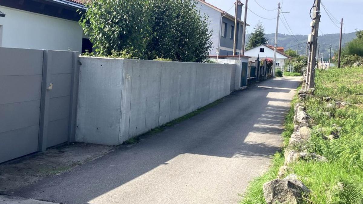 La Justicia ratifica el derribo del muro con el que Feijóo ocupó vía pública en Moaña para su anterior chalé