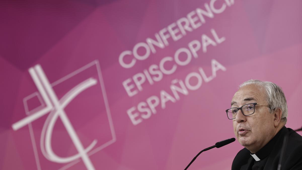 El portavoz de la Conferencia Episcopal Española (CEE), César García Magán, da una rueda de prensa tras la reunión de la Comisión Permanente de la Conferencia Episcopal Española (CEE), este viernes en Madrid.