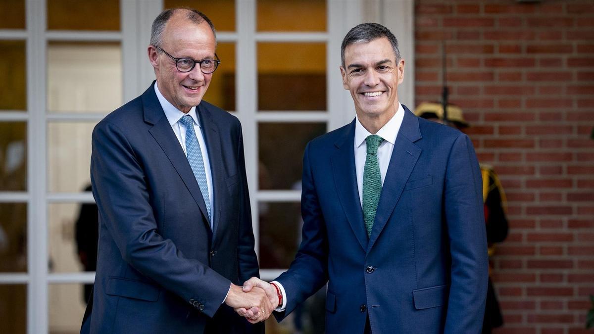 El presidente del Gobierno, Pedro Sánchez, recibe al canciller de la República Federal de Alemania, Friedrich Merz, en el Palacio de la Moncloa, a 18 de septiembre de 2025, en Madrid