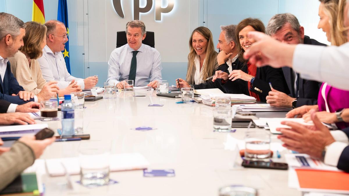 El PP ve a Vox atrapado en un "laberinto" por querer gobernar en coalición a las puertas de las andaluzas