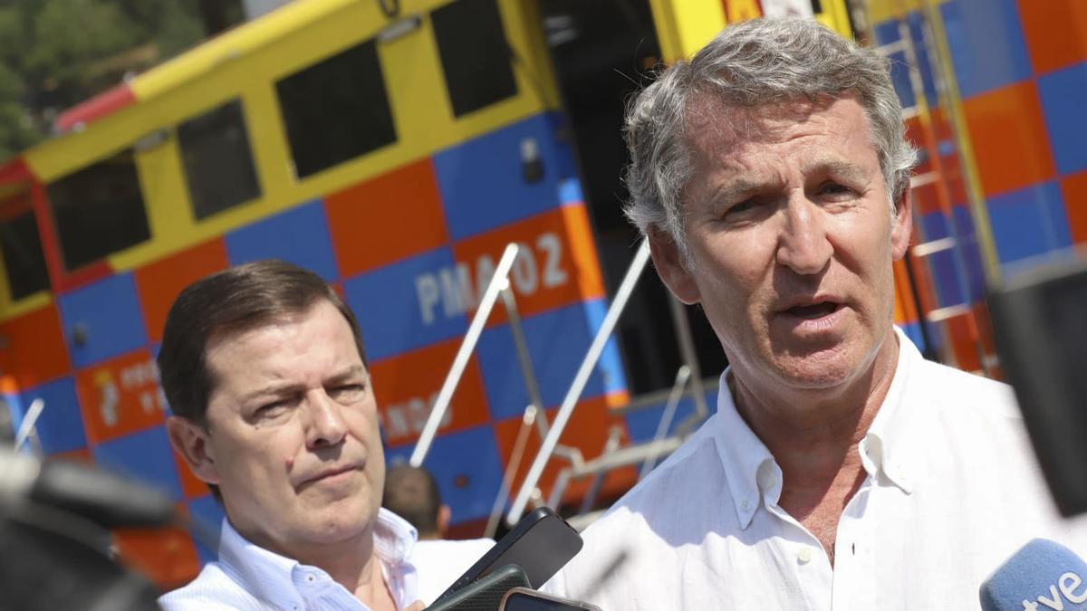 Feijóo visita el puesto de mando avanzado de Palacios del Sil.