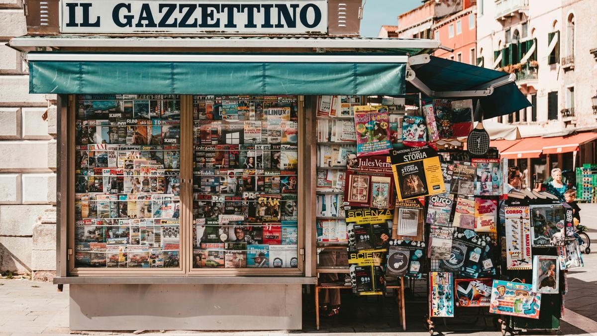 Quiosco en una calle de una ciudad italiana.