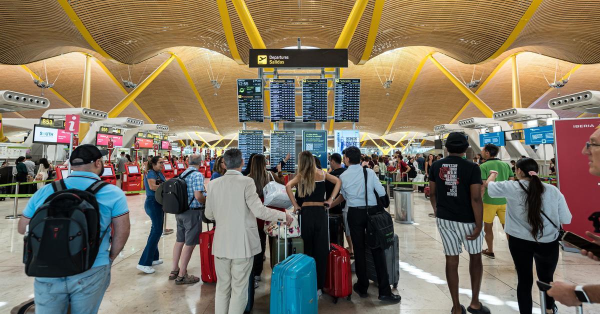 La huelga del personal de seguridad provoca grandes colas en Barajas