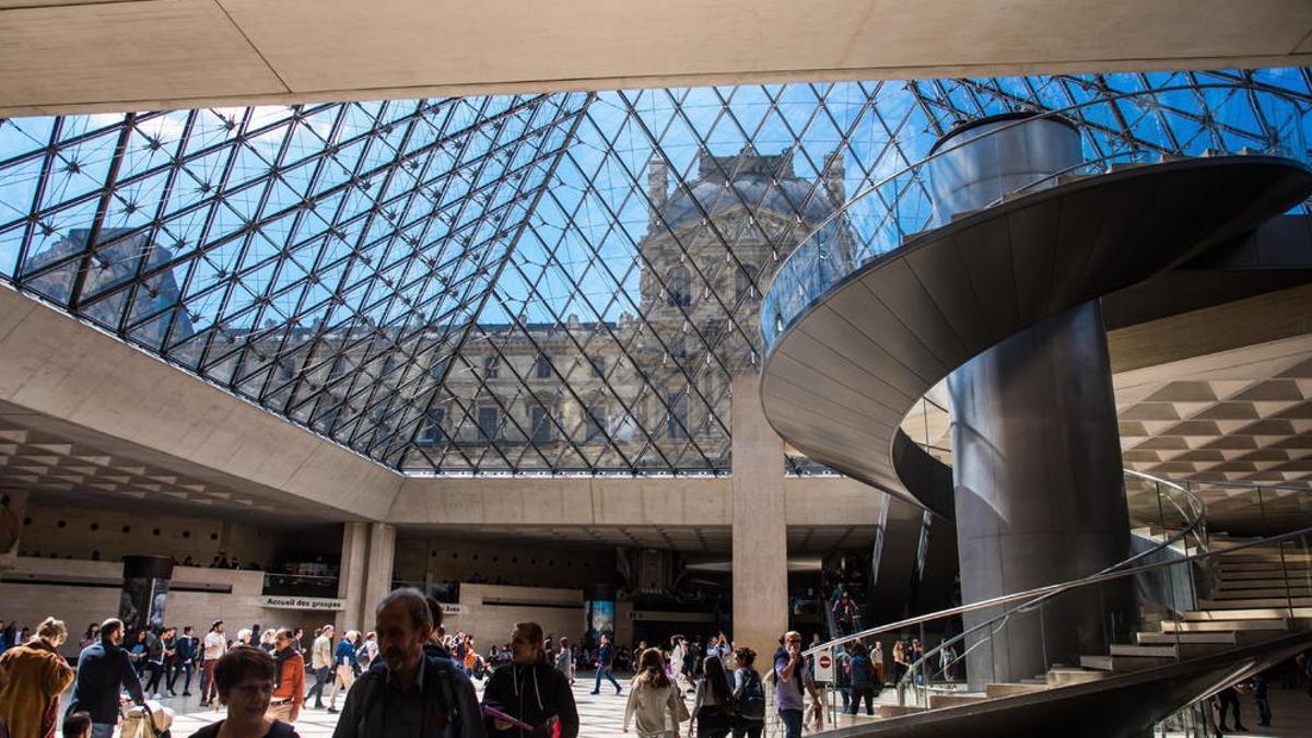 El Louvre instalará un centenar de cámaras en su perímetro y un puesto móvil de policía