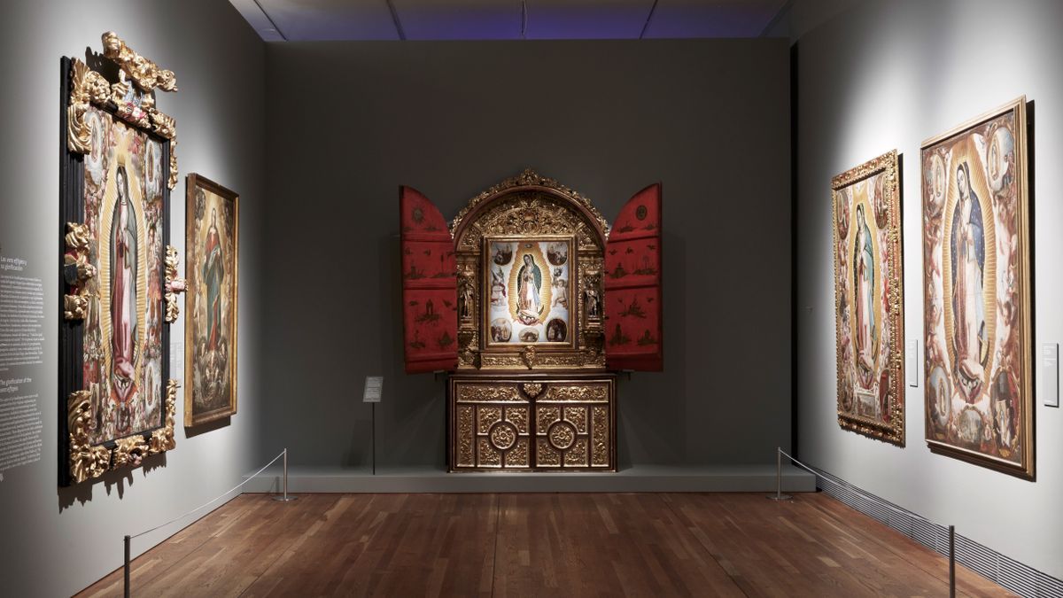 Imagen de la sala de la exposición “Tan lejos, tan cerca. Guadalupe de México en España”