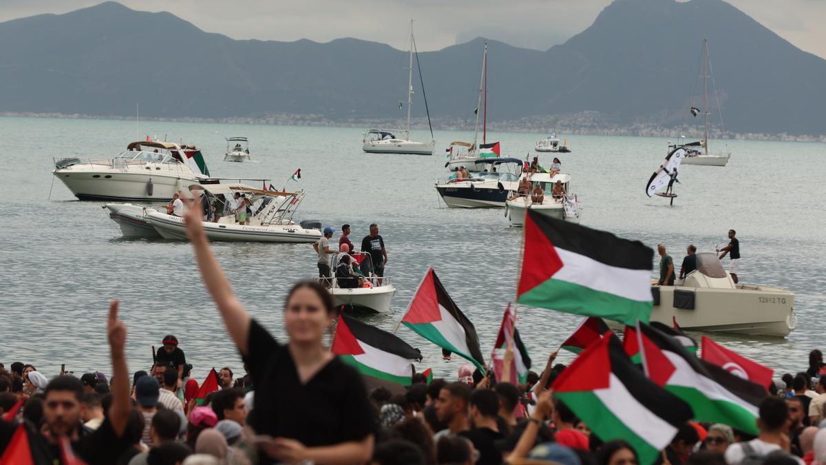 Una decena de barcos de la Flotilla de la Libertad se unen al intento de llegar en Gaza