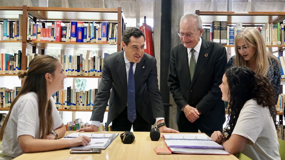 El presidente de la Junta de Andalucía, Juanma Moreno, en la Universidad Laboral de Málaga.