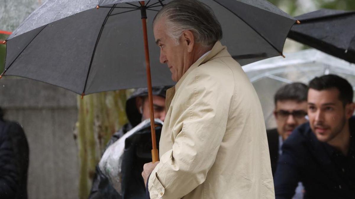 El extesorero del PP, Luis Bárcenas, a su llegada a la Audiencia Nacional este lunes.