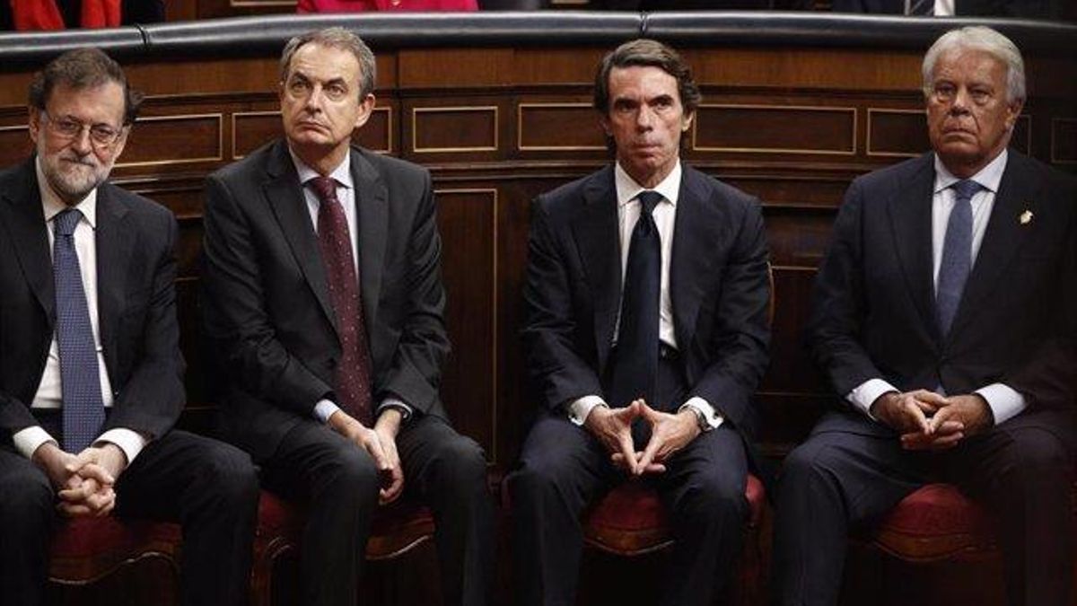 Los expresidentes Mariano Rajoy, José Luis Rodríguez Zapatero, José María Aznar y Felipe González, en un acto en el Congreso.