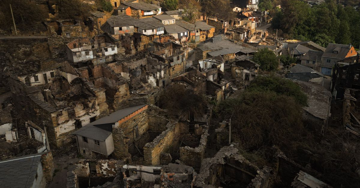 Estabilizado el peor incendio de la historia de Galicia, el de Larouco (Ourense)