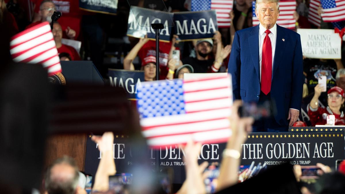 Ni las políticas racistas, ni los aranceles: los cien días de mandato de Trump no pasan factura entre sus votantes