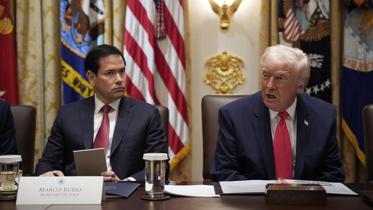 El presidente de EEUU, Donald Trump con el secretario de Estado estadounidense, Marco Rubio.