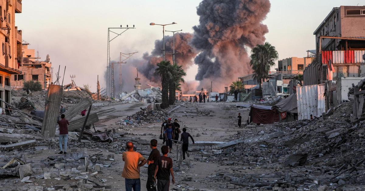 "No es un acuerdo de paz": Trump vende como "histórico" un alto el fuego de mínimos en Gaza