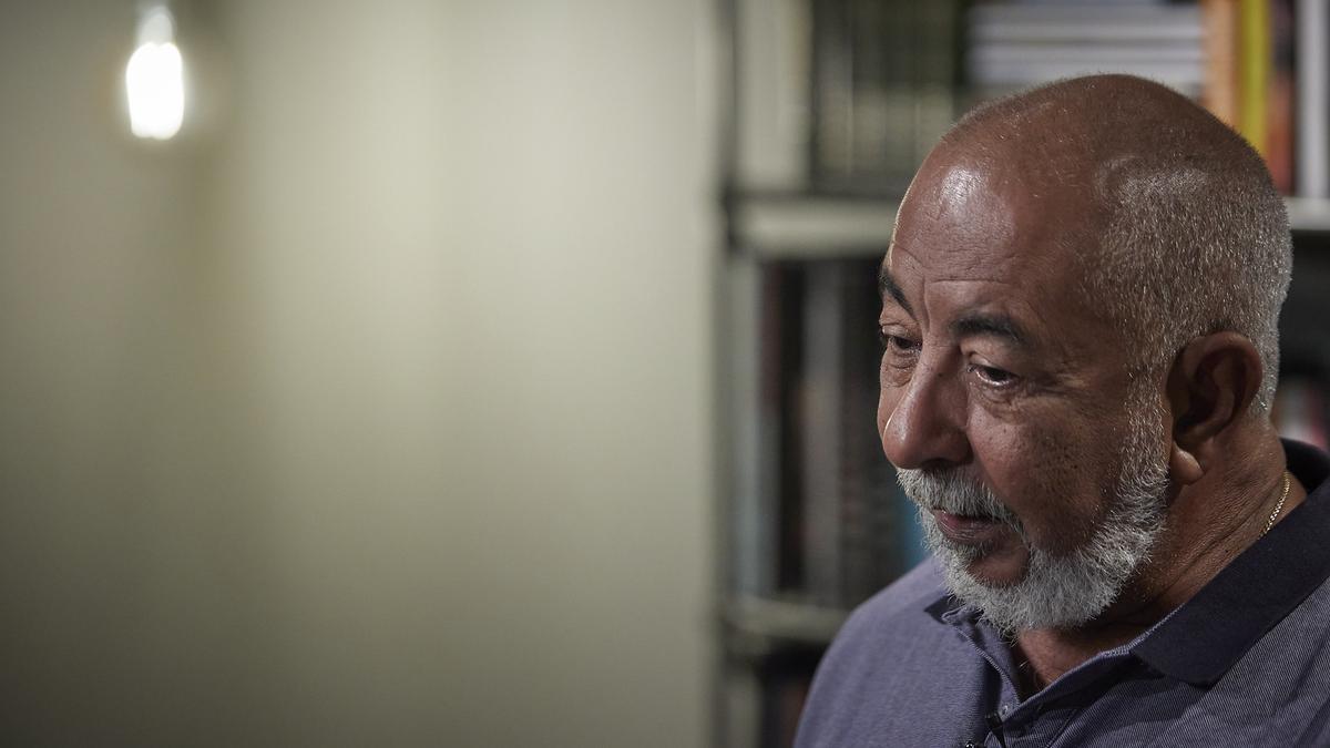 El escritor Leonardo Padura durante una entrevista en septiembre de 2022.