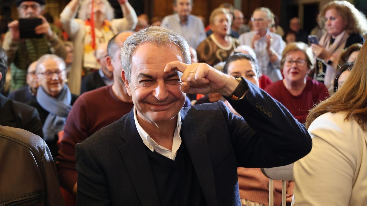 El expresidente José Luis Rodríguez Zapatero en un momento del mitin de Carlos Martínez en Segovia.