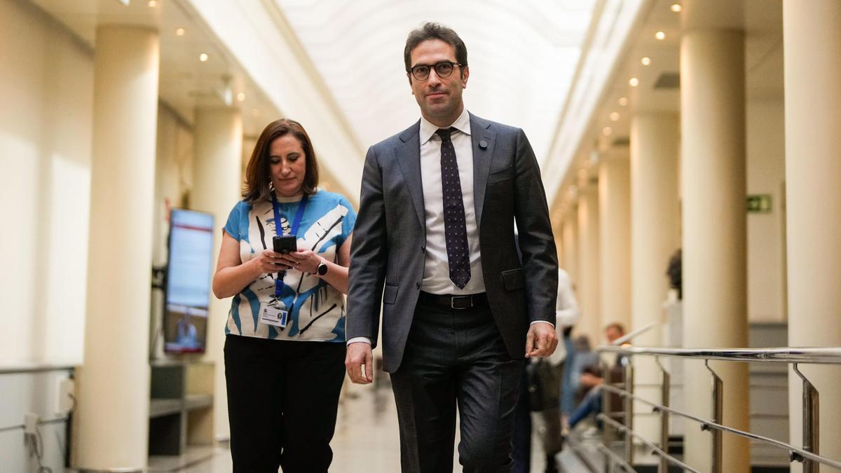 Carlos Cuerpo sale del Pleno del Senado este martes, en Madrid.