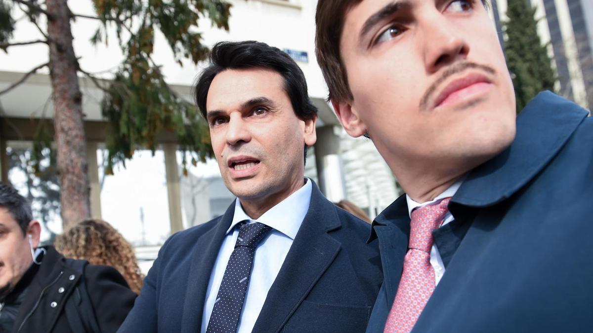 Alberto González Amador, a su salida de los juzgados de Plaza de Castilla tras prestar declaración.