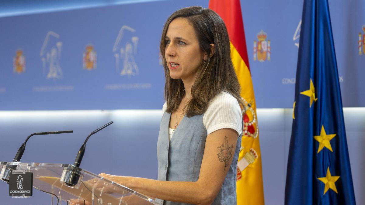 La portavoz de Podemos en el Congreso, Ione Belarra, durante una rueda de prensa.