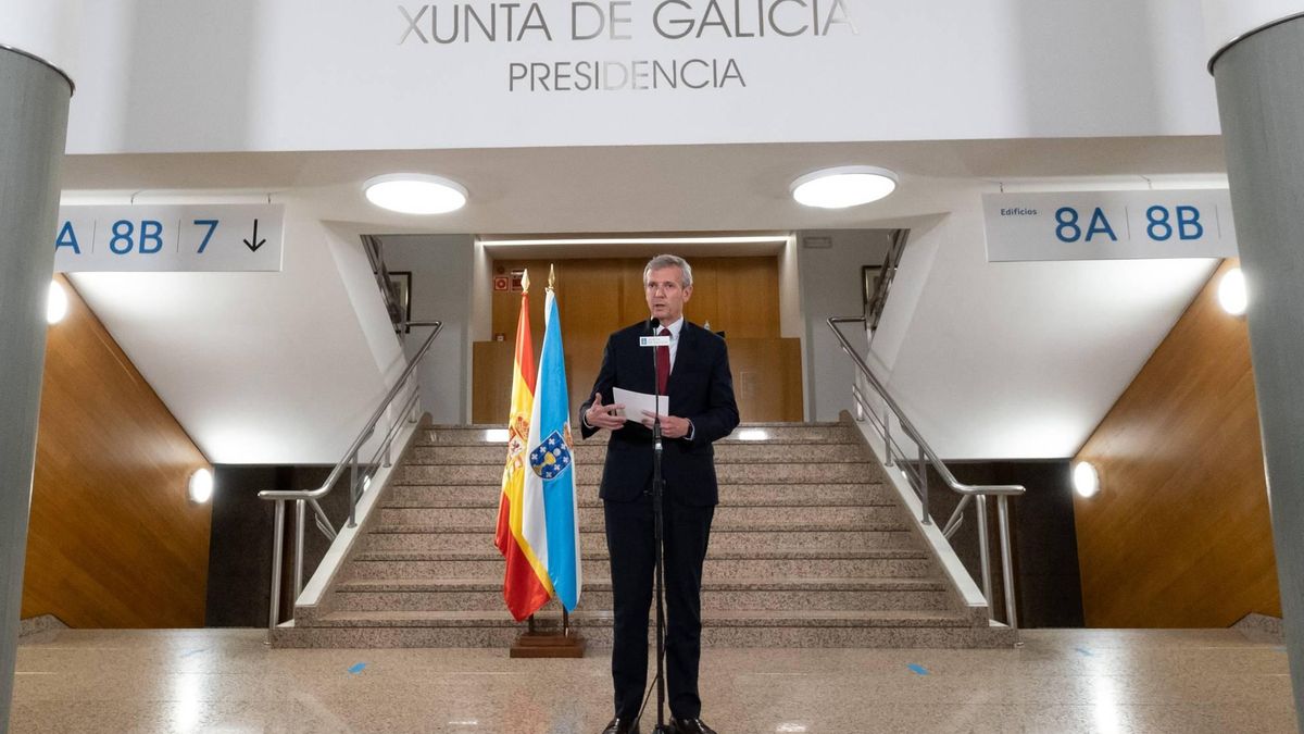 Rueda en una comparecencia como presidente ante la sede de la Presidencia de la Xunta.