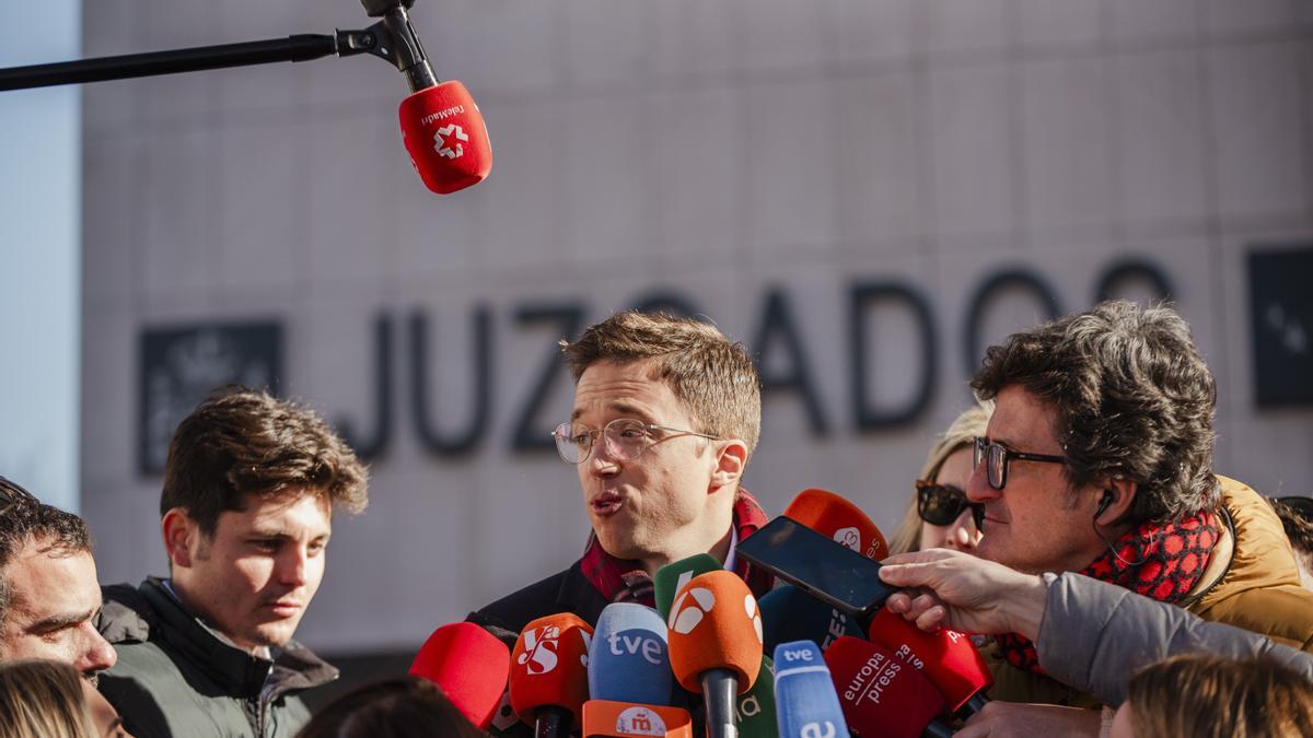 El ex portavoz de Sumar en el Congreso Iñigo Errejón ofrece declaraciones a los medios tras declarar en los juzgados de Plaza de Castilla.