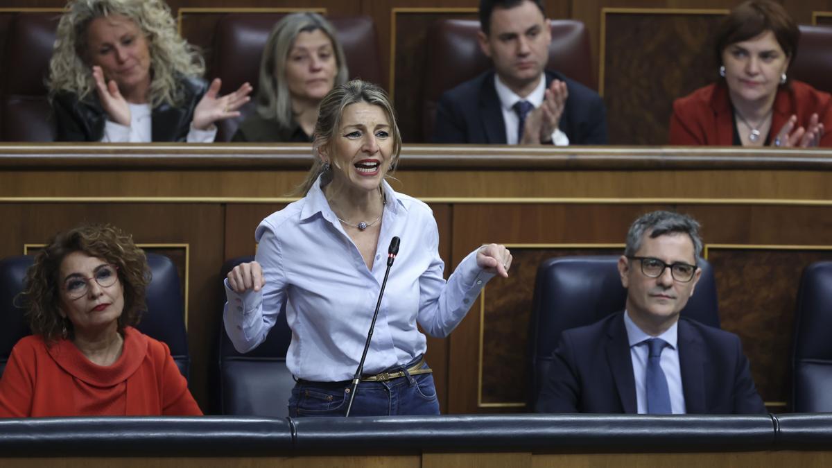 La vicepresidenta segunda y ministra de Trabajo, Yolanda Díaz, interviene durante la sesión de control al Gobierno.
