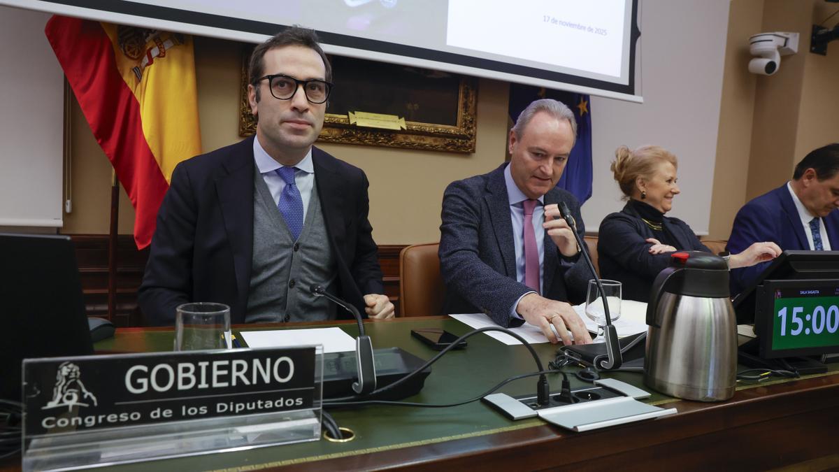 El ministro de Economía, Comercio y Empresa, Carlos Cuerpo comparece en la Comisión Mixta para la Unión Europea, a 17 de noviembre de 2025.