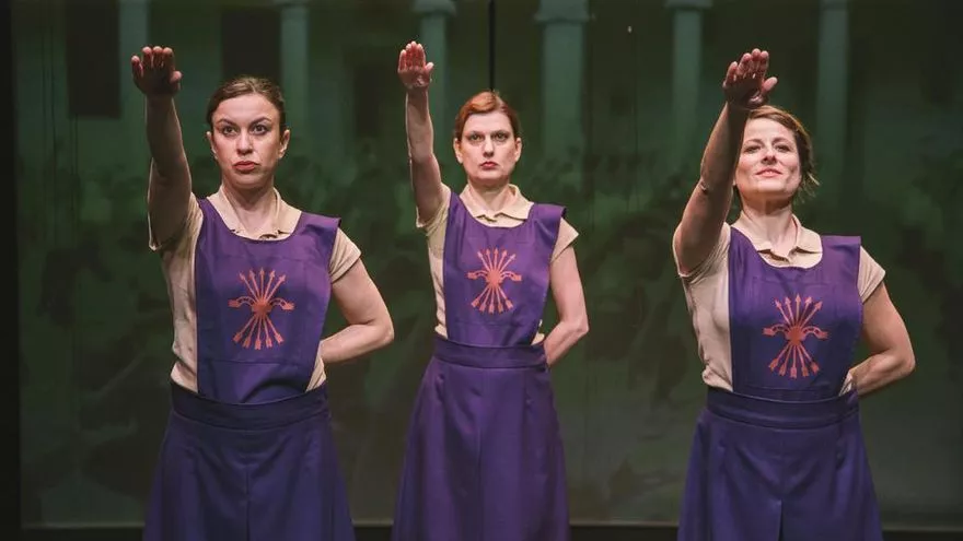 Una escena de 'La Sección', de la compañía teatral Atirohecho.
