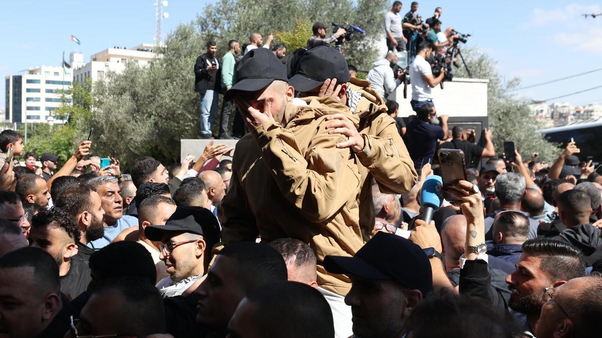 Israel da por concluida la liberación de los presos palestinos, que ya están en Gaza, Egipto y Cisjordania