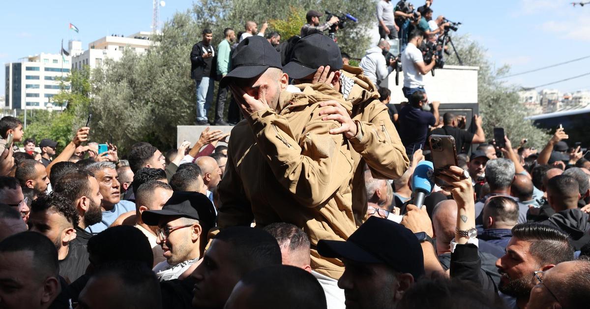 Israel da por concluida la liberación de los presos palestinos, que ya están en Gaza, Egipto y Cisjordania