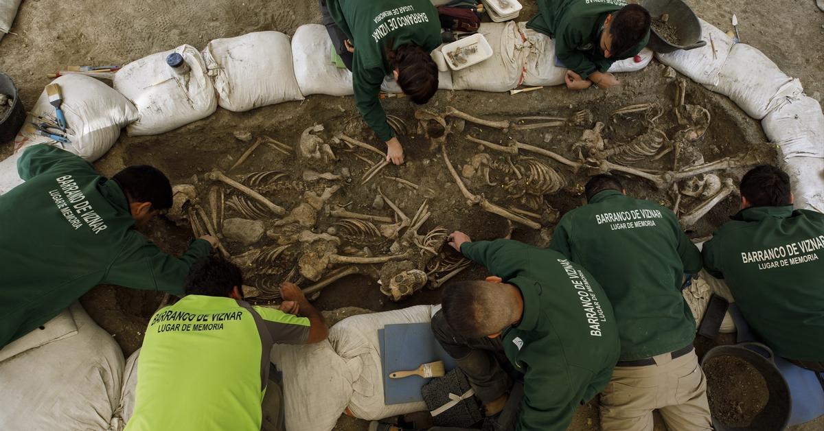 La cara oculta de las exhumaciones: solo 70 de los 9.000 cuerpos recuperados pudieron ser identificados