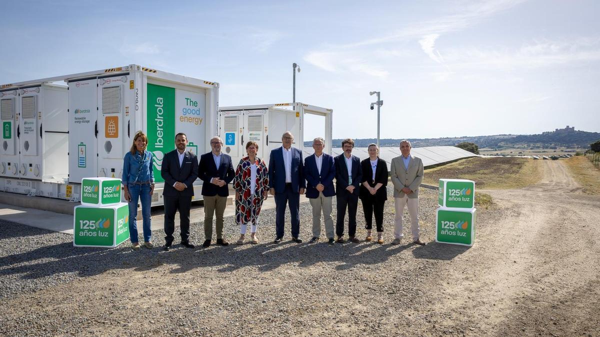 Presentación de la mayor batería de España por Iberdrola en Campo Arañuelo (Cáceres), este miércoles.