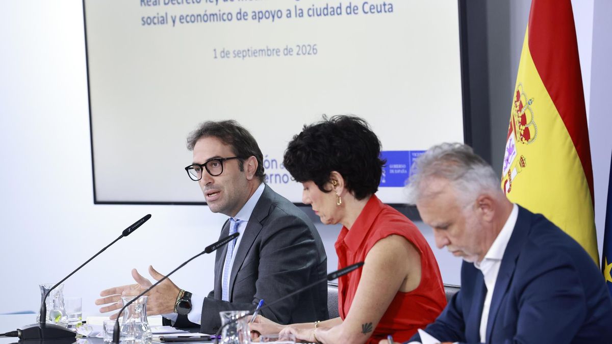 Los ministros Carlos Cuerpo, Elma Saiz y Ángel Víctor Torres en la rueda de prensa posterior al Consejo de Ministros, este martes.