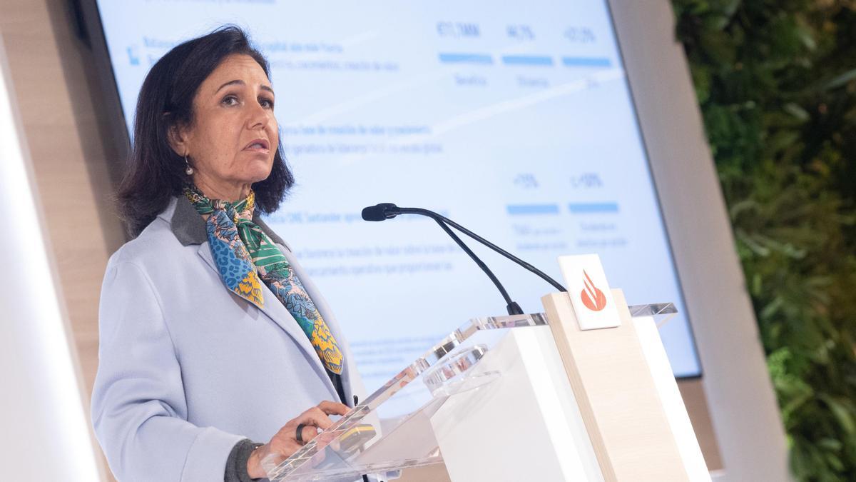 Archivo - La presidenta del Banco Santander, Ana Botín, durante la presentación de los resultados del 2023 del Grupo Santander, en la Ciudad Grupo Santander, a 31 de enero de 2024, en Boadilla del Monte, Madrid (España).