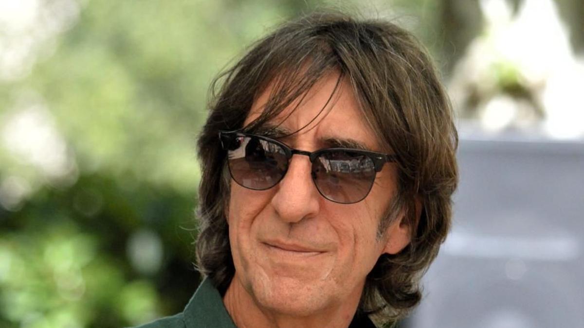 Benjamín Prado publica sus memorias: 'Qué hago yo aquí'.