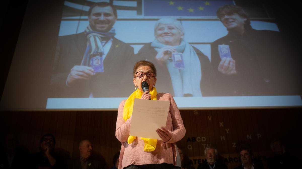 La lingüista y miembro de la CUP, Blanca Serra i Puig, durante la presentación del manifiesto de independentistas de izquierdas.