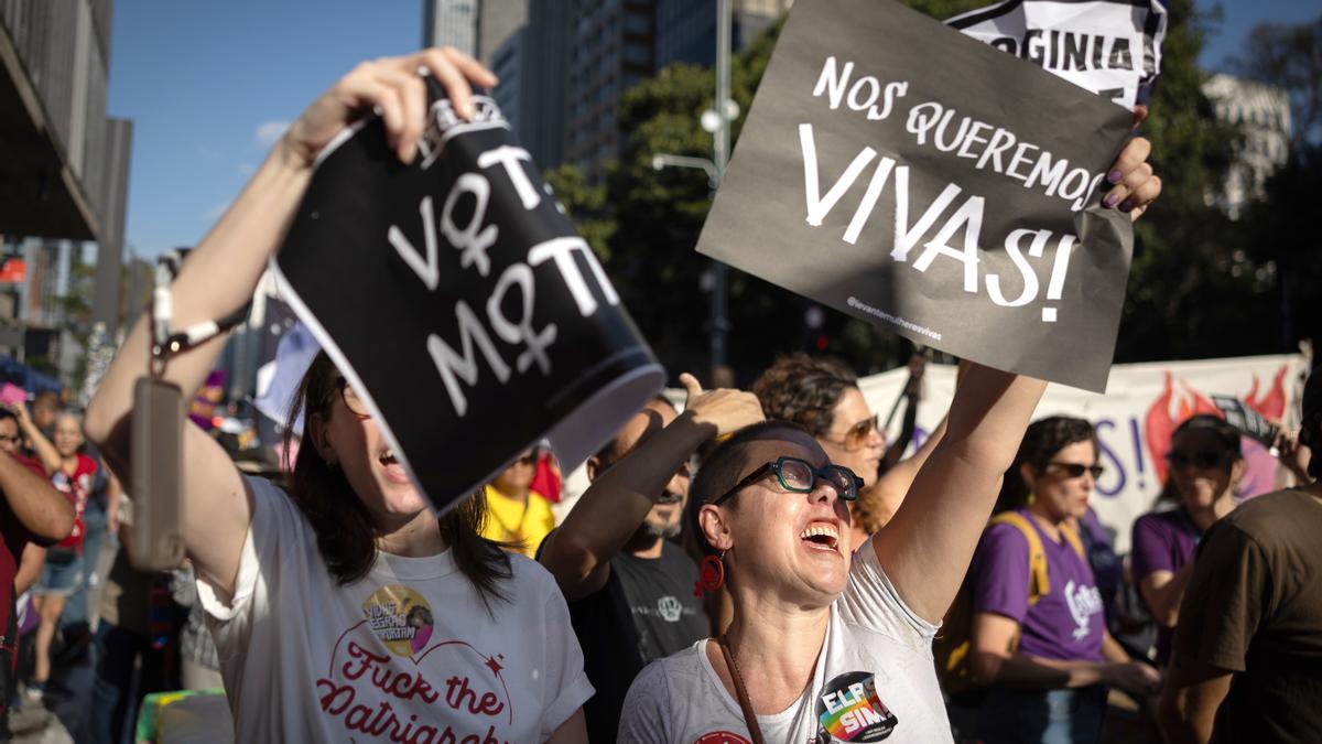 Mujeres participan en una manifestación feminista en Sao Paulo (Brasil).
