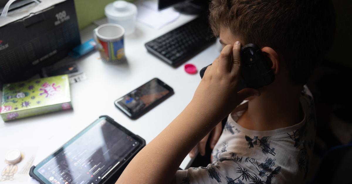 Francia propone prohibir las redes sociales a los menores de 15 años